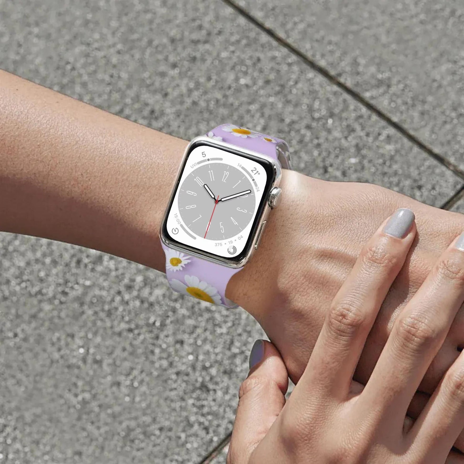 Cute floral Apple Watch accessory – A trendy lavender daisy watch band that elevates your Apple Watch with a gentle, botanical touch.